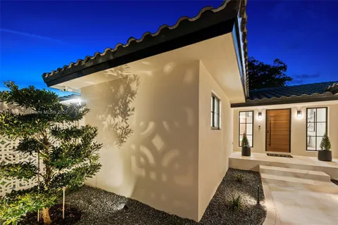 $2,320,000 | 8858 Garland Avenue, Surfside, FL 33154