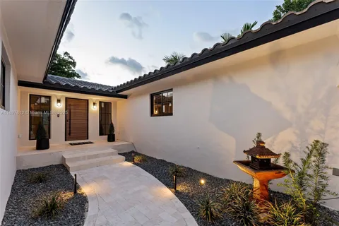 $2,320,000 | 8858 Garland Avenue, Surfside, FL 33154