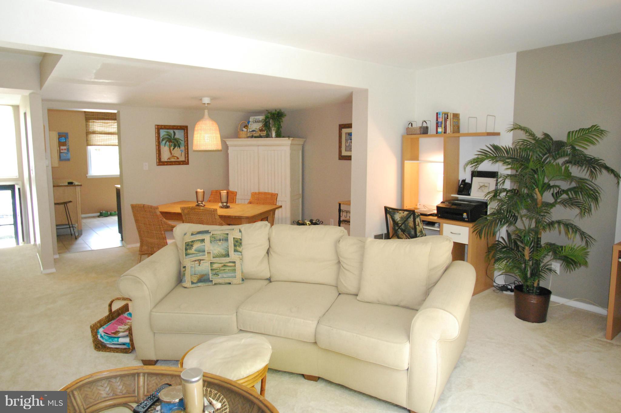 9265 Bellbeck Road Baltimore, MD 21234 - Photo 11 of 30 Living Room