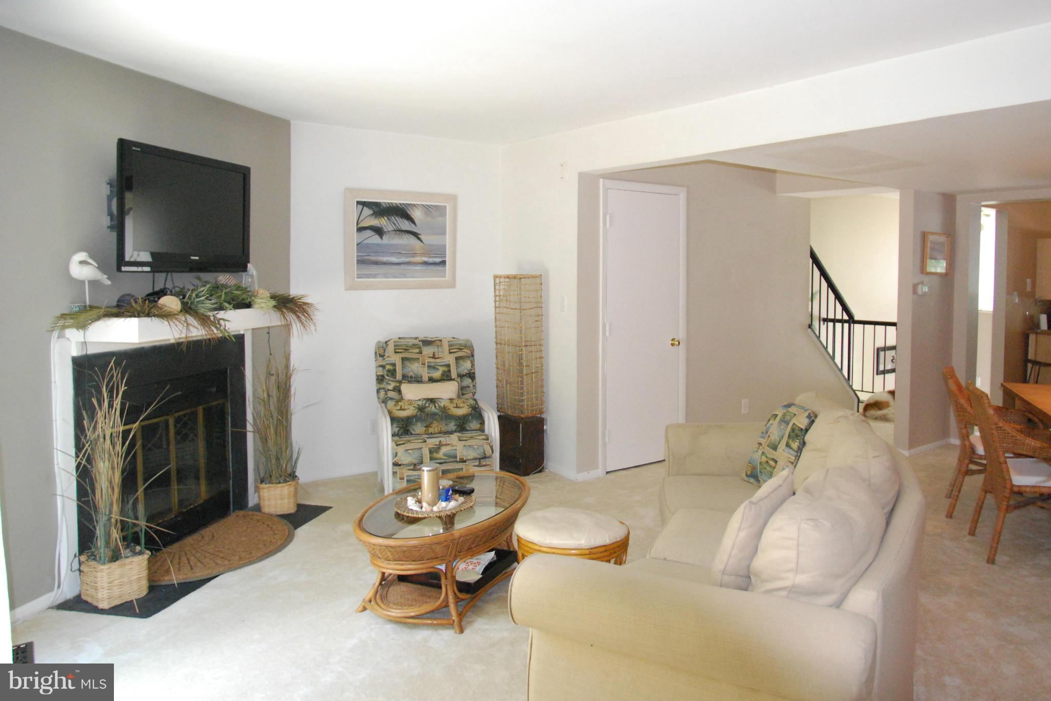 9265 Bellbeck Road Baltimore, MD 21234 - Photo 12 of 30 Living Room