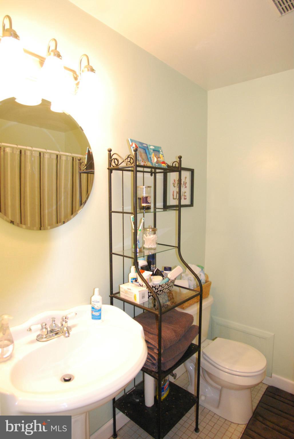 9265 Bellbeck Road Baltimore, MD 21234 - Photo 27 of 30 Bath