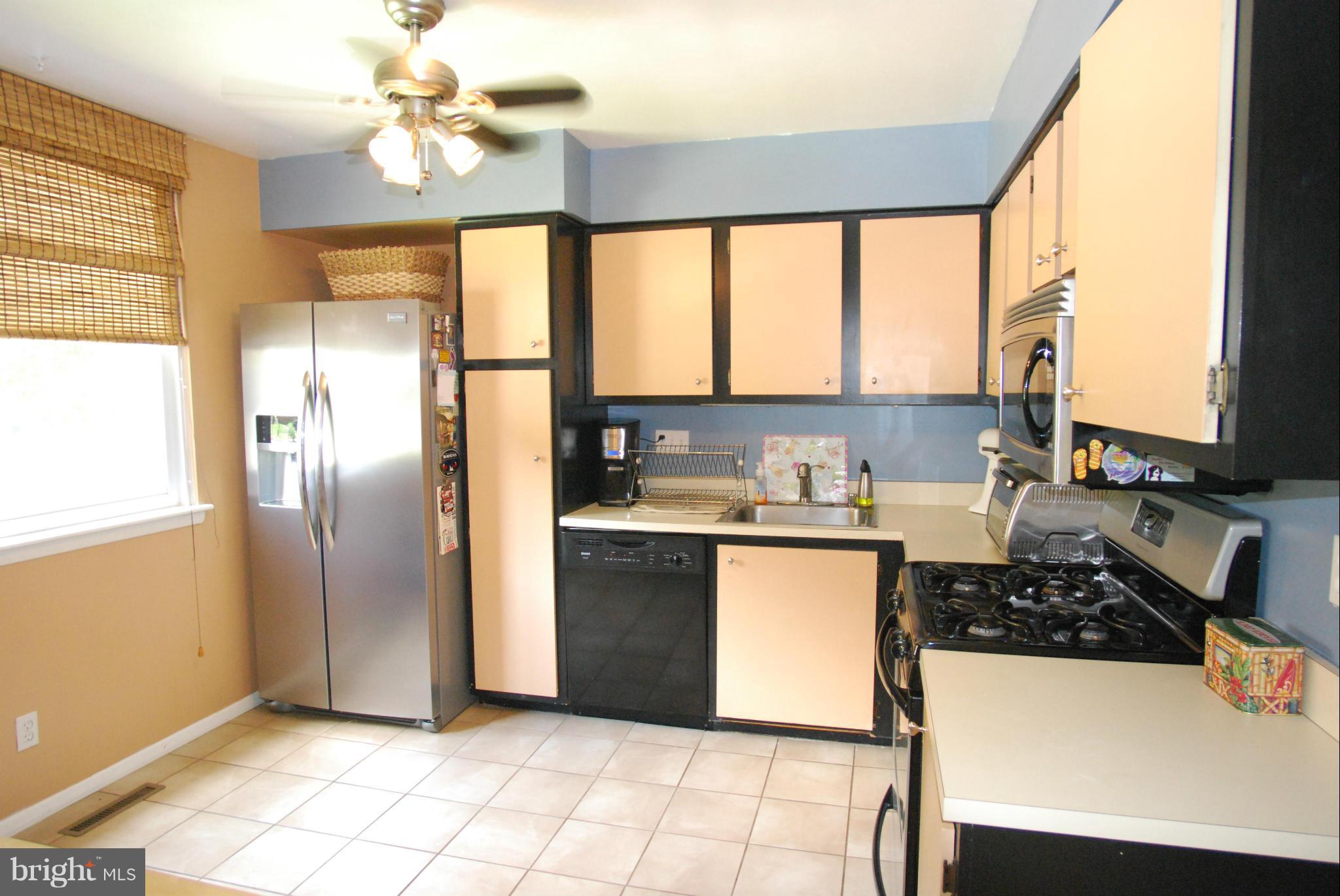 9265 Bellbeck Road Baltimore, MD 21234 - Photo 6 of 30 Kitchen