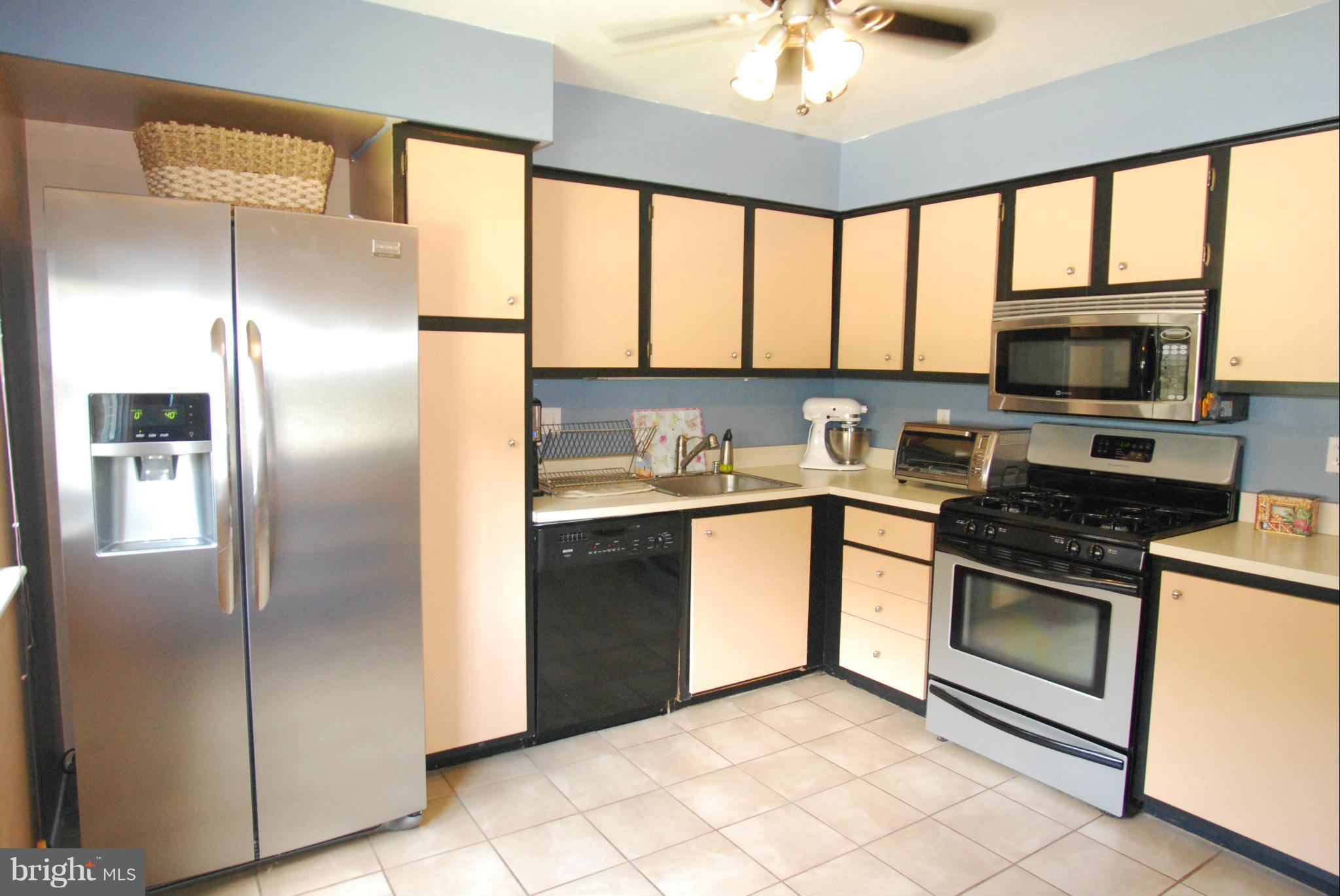9265 Bellbeck Road Baltimore, MD 21234 - Photo 7 of 30 Kitchen