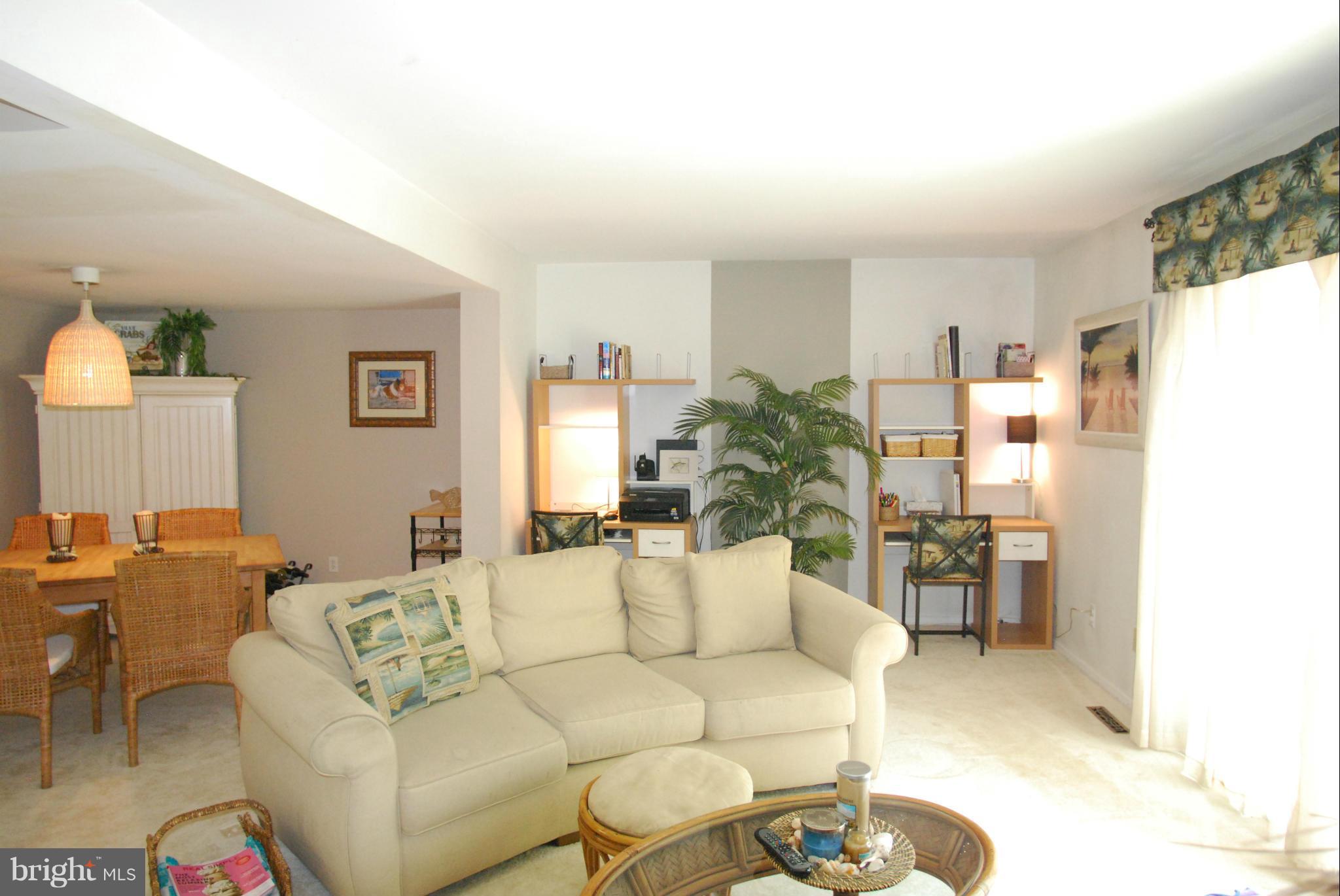 9265 Bellbeck Road Baltimore, MD 21234 - Photo 10 of 30 Living Room