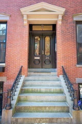 a view of a building entrance