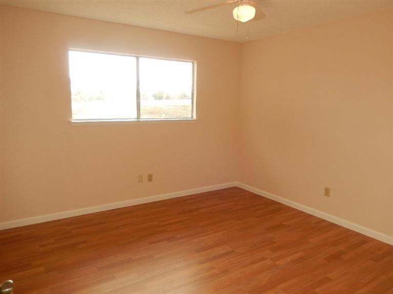 18465 Daley Road Madera, CA 93638 - Photo 5 of 11 Large Bedrooms