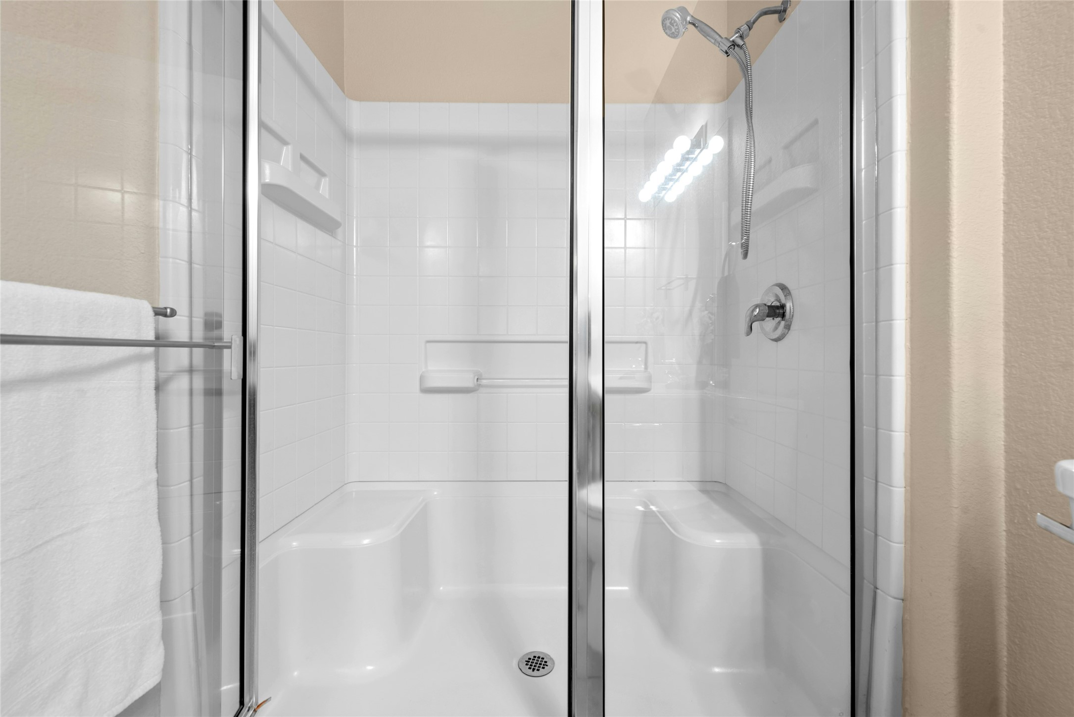 111 Hampton Circle Georgetown, TX 78633 - Photo 21 of 34 a bathroom with a glass shower door