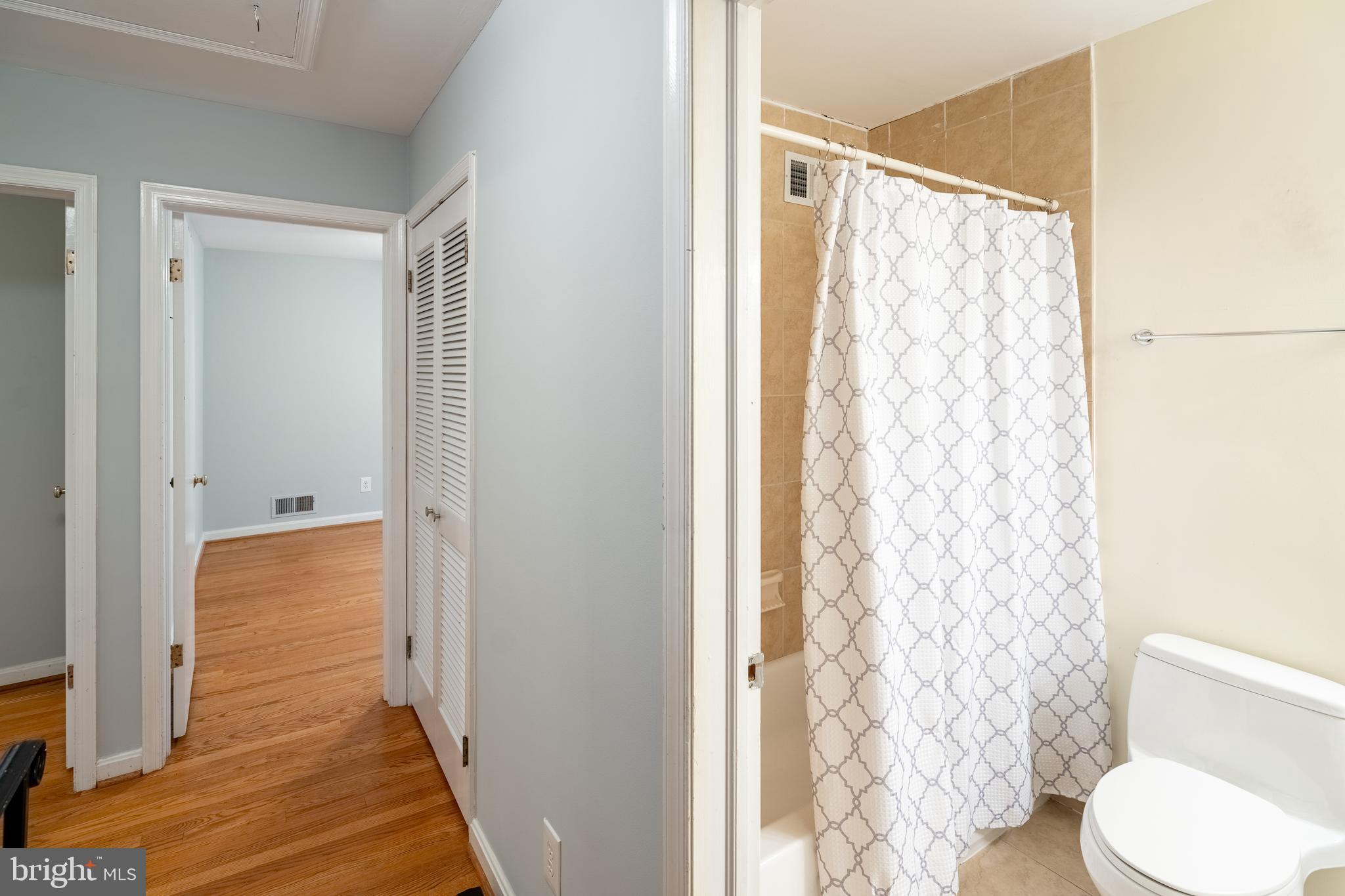 1148 Bellview Road McLean, VA 22102 - Photo 23 of 32 Upstairs Bath