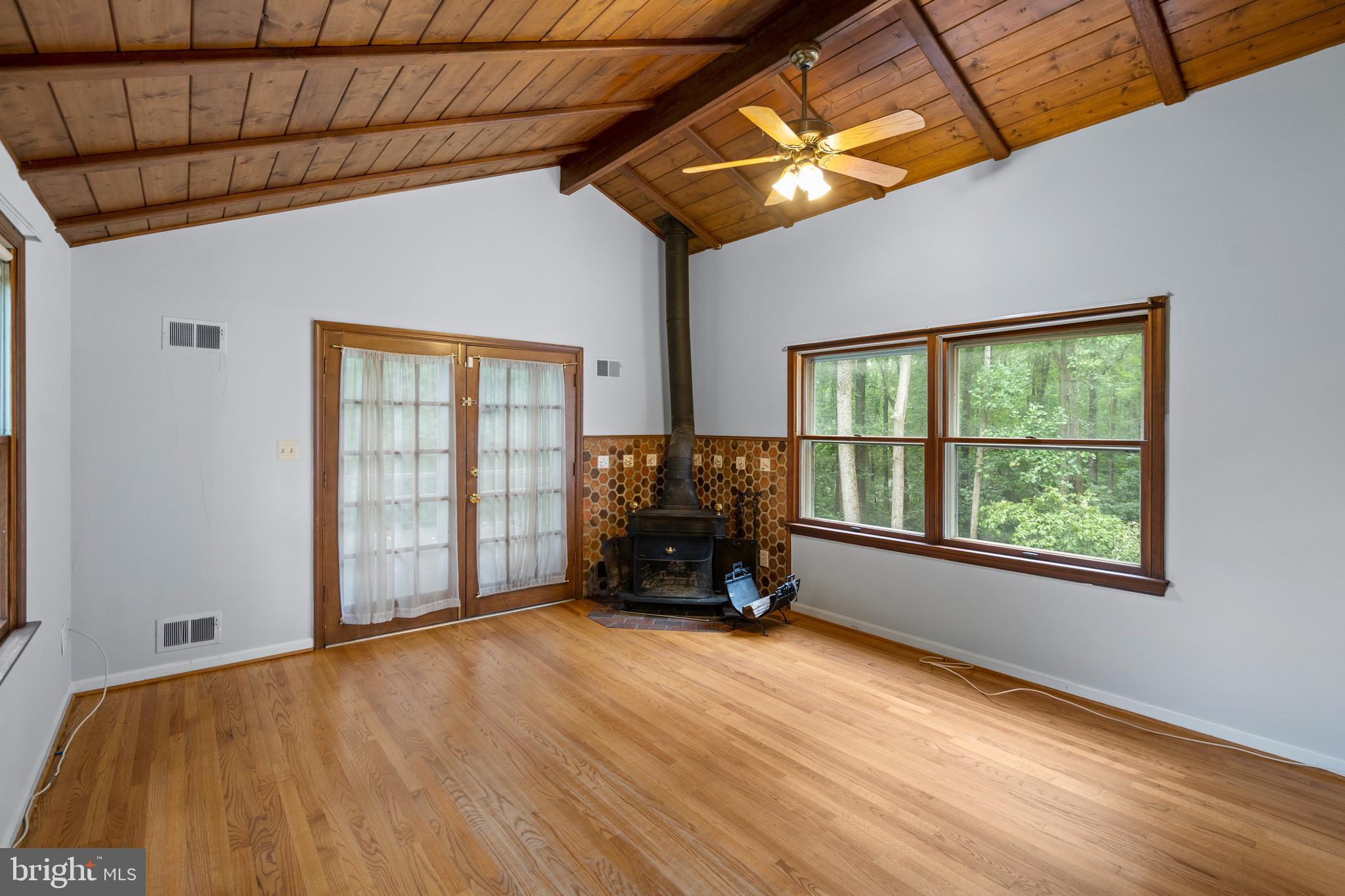 1148 Bellview Road McLean, VA 22102 - Photo 27 of 32 Living Room