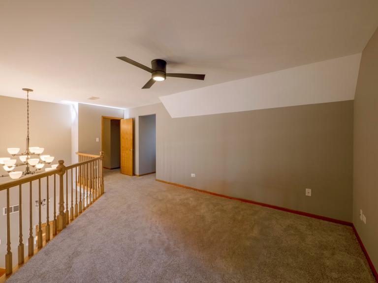 13310 Derby Road Lemont, IL 60439 - Photo 31 of 48 a view of a hallway