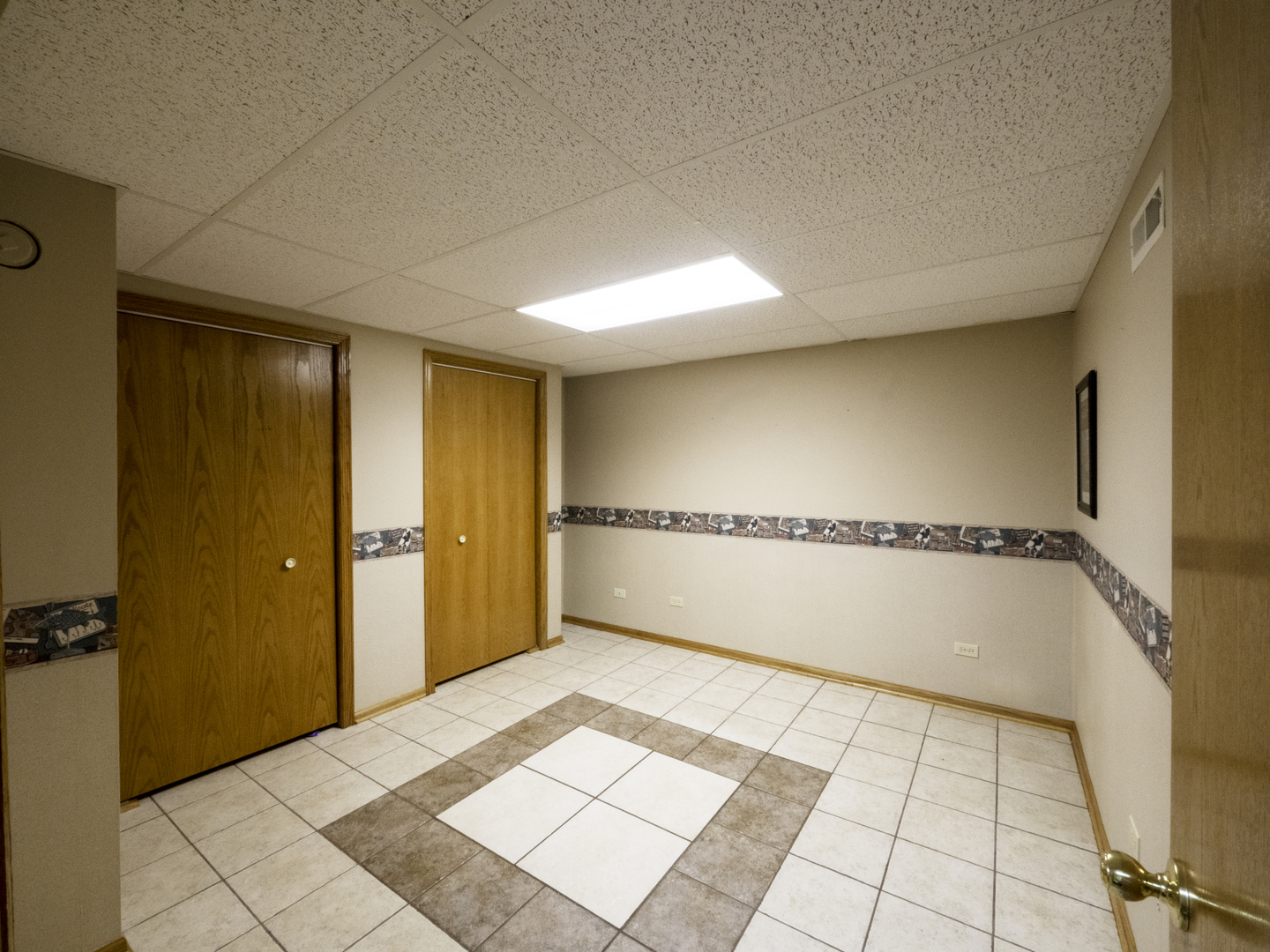 13310 Derby Road Lemont, IL 60439 - Photo 36 of 48 a view of an empty room