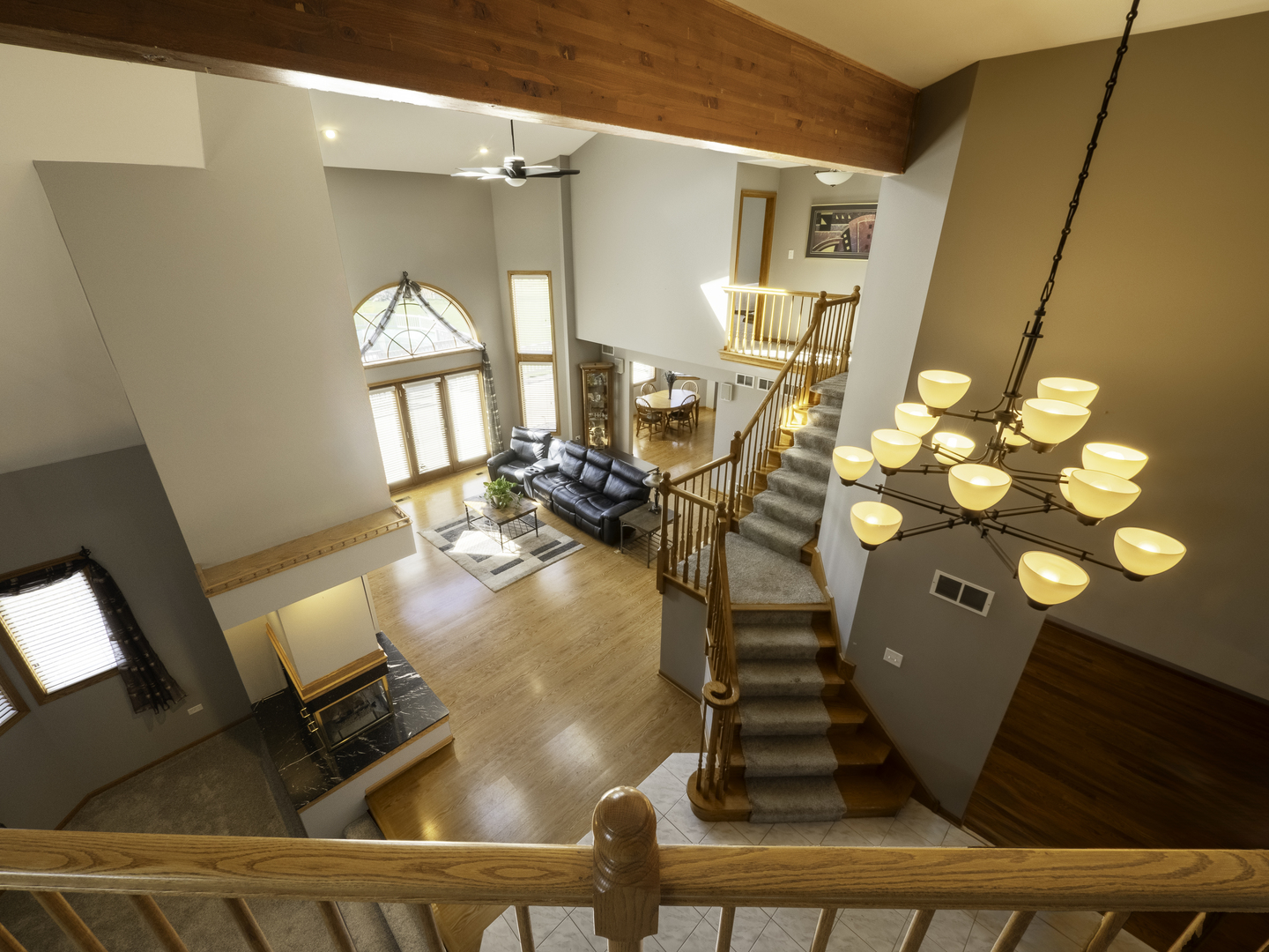 13310 Derby Road Lemont, IL 60439 - Photo 7 of 48 a view of entryway and livingroom