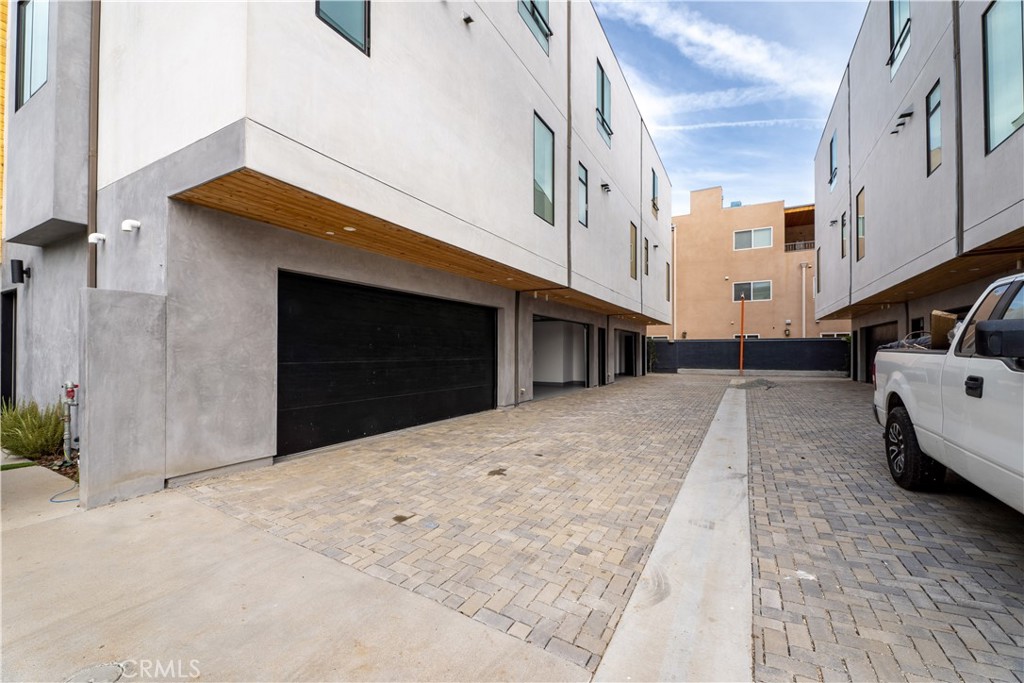 11857 West Flower Ln Valley Village Valley Village, CA 91607 - Photo 53 of 54 Garage entrance