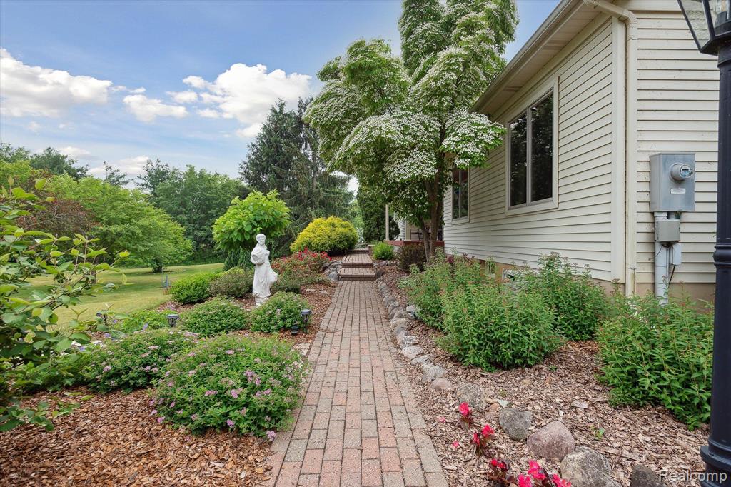 2786 Fishbeck Road Howell, MI 48843 - Photo 10 of 77