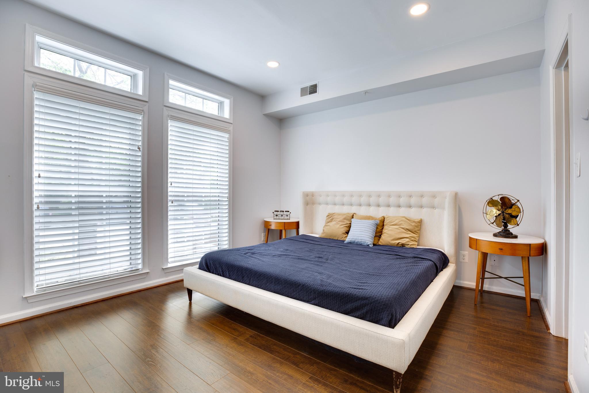 11318 Sundial Court, Unit 813 Reston, VA 20194 - Photo 17 of 26 Hardwood floor and recess light