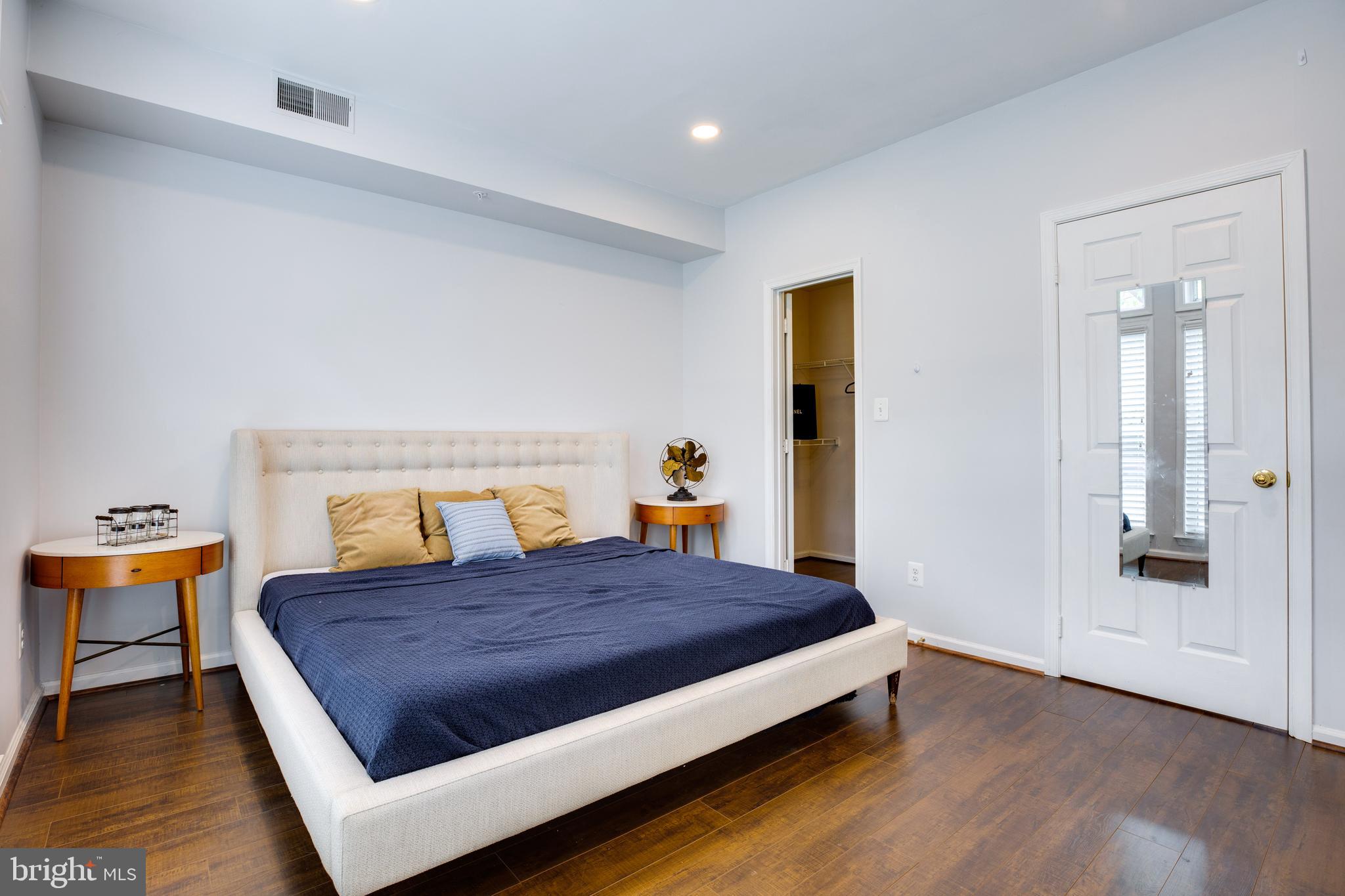 11318 Sundial Court, Unit 813 Reston, VA 20194 - Photo 18 of 26 King size bed fit into room