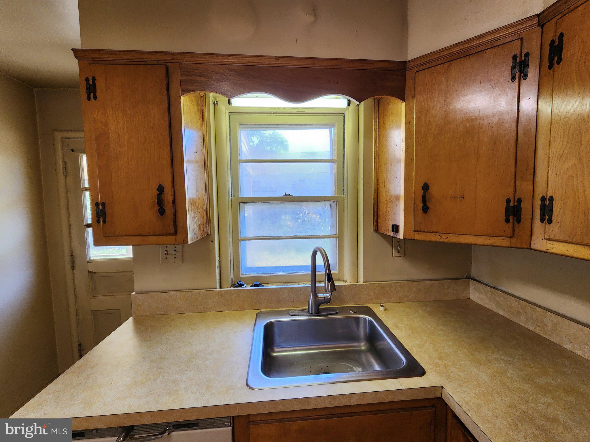 9709 Admiralty Drive Silver Spring, MD 20910 - Photo 12 of 39 Bright and inviting kitchen space.