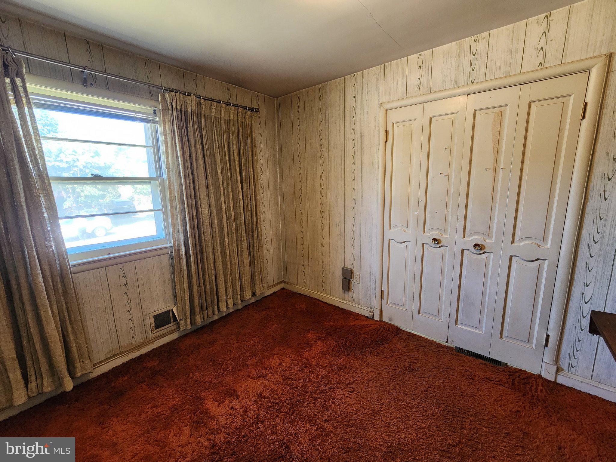 9709 Admiralty Drive Silver Spring, MD 20910 - Photo 22 of 39 Cozy room with vintage charm.