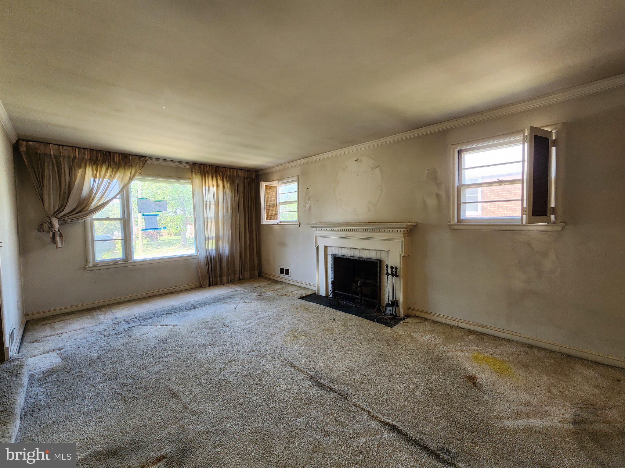 9709 Admiralty Drive Silver Spring, MD 20910 - Photo 6 of 39 Spacious room with natural light.