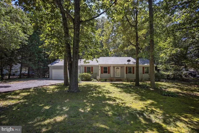 a view of a house with yard and tree s