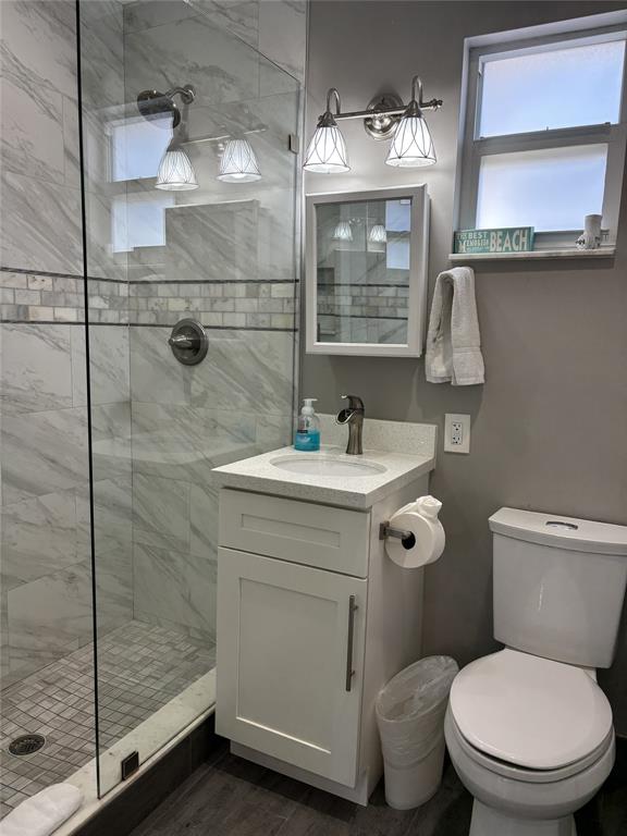 330 Arthur Street, Unit 115 Hollywood, FL 33019 - Photo 4 of 17 a bathroom with a toilet sink vanity and mirror