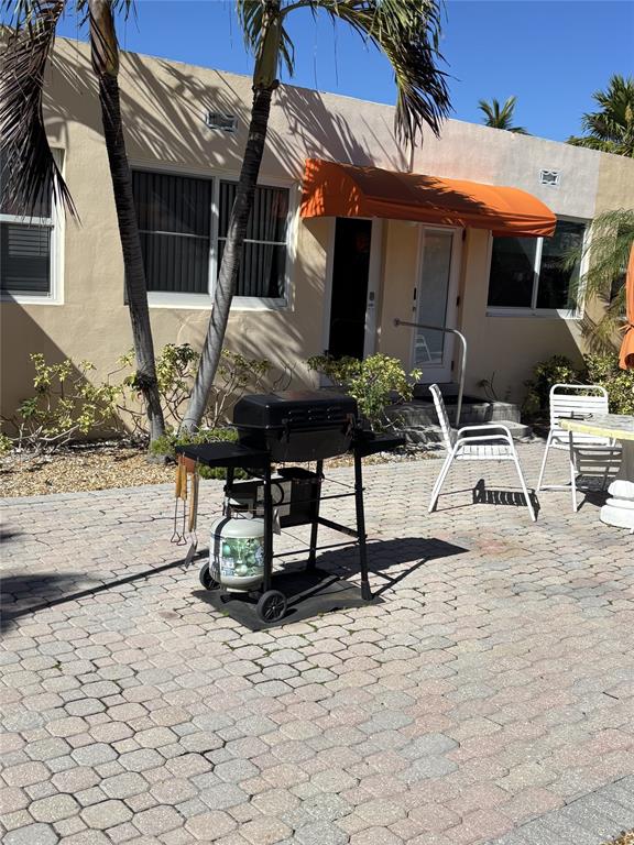 330 Arthur Street, Unit 115 Hollywood, FL 33019 - Photo 10 of 17 a backyard of a house with table and chairs