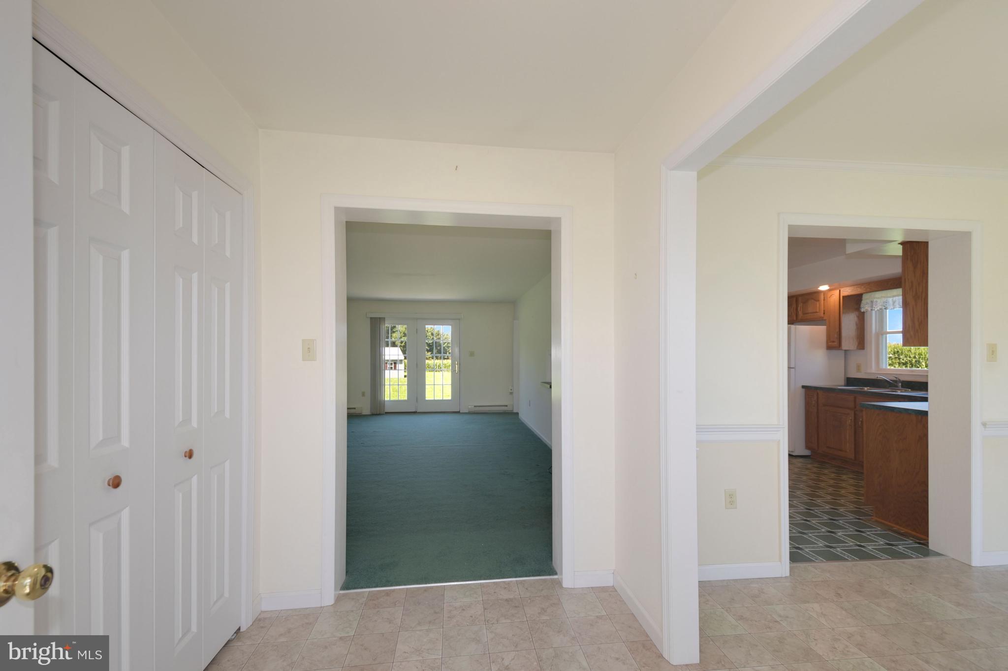 16920 Bullfrog Road Taneytown, MD 21787 - Photo 4 of 37 Foyer to Family Room