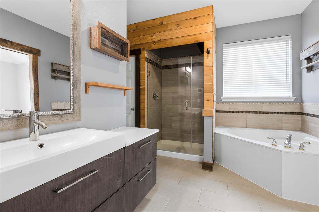 5914 Ambassador Lane Rowlett, TX 75089 - Photo 14 of 40 a bathroom with a sink and a bathtub