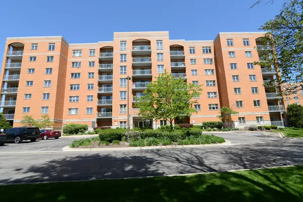 $365,000 | 6801 North Milwaukee Avenue, Unit 707, Niles, IL 60714