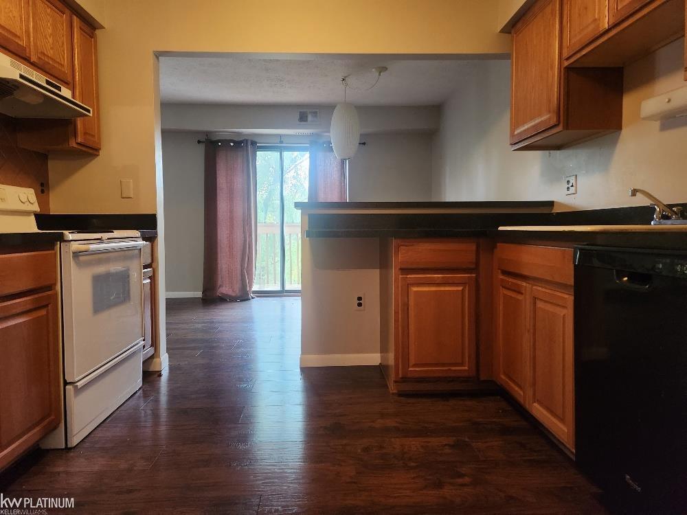 1693 Riverside Drive Rochester, MI 48309 - Photo 4 of 12 50124966-3.JPG