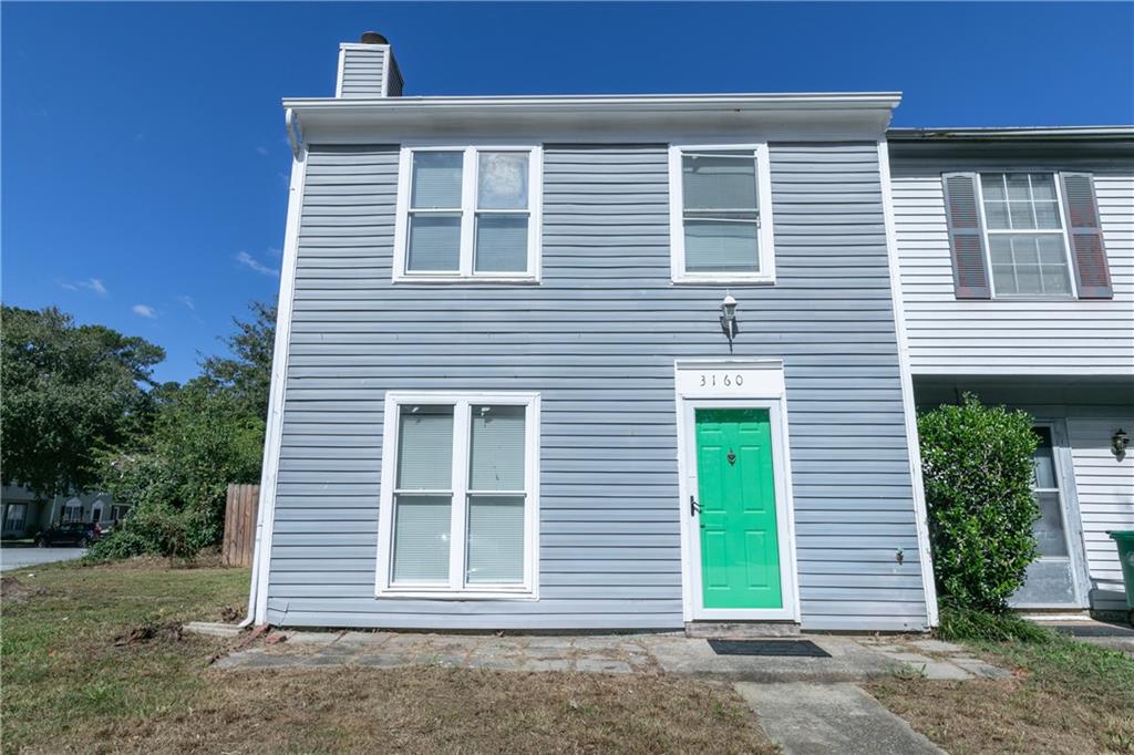 a view of a house with a yard