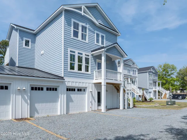 $799,000 | 64 Pier Vw Court, Hampstead, NC 28443