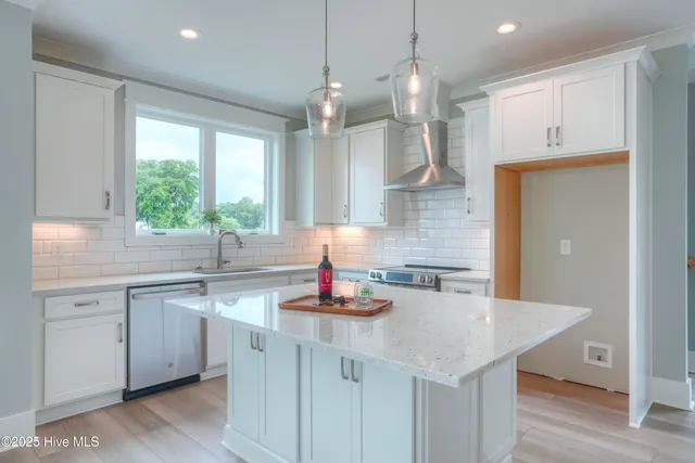 $799,000 | 64 Pier Vw Court, Hampstead, NC 28443