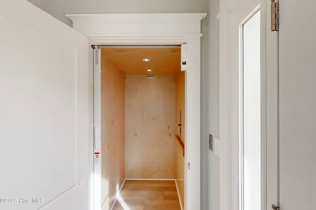 $799,000 | 64 Pier Vw Court, Hampstead, NC 28443