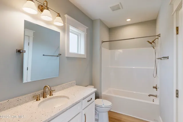 $799,000 | 64 Pier Vw Court, Hampstead, NC 28443