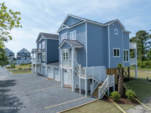 $799,000 | 64 Pier Vw Court, Hampstead, NC 28443