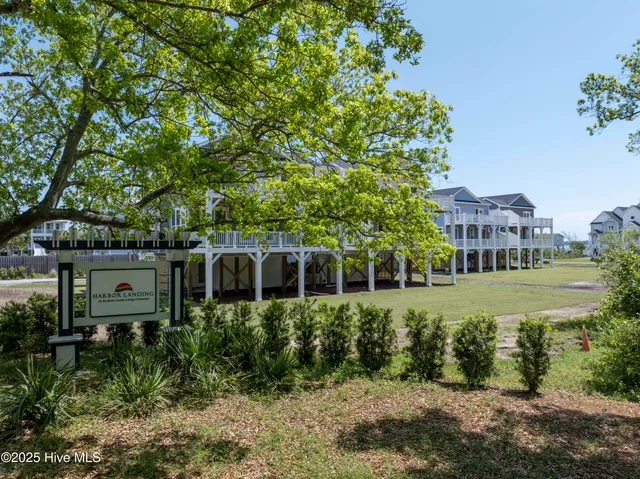 $799,000 | 64 Pier Vw Court, Hampstead, NC 28443