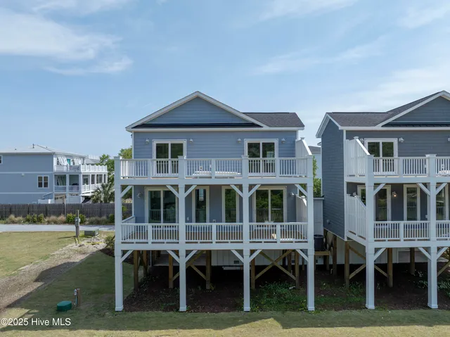$799,000 | 64 Pier Vw Court, Hampstead, NC 28443