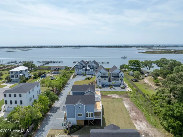 $799,000 | 64 Pier Vw Court, Hampstead, NC 28443