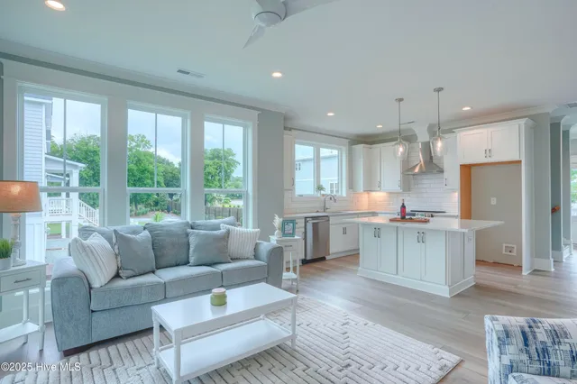 $799,000 | 64 Pier Vw Court, Hampstead, NC 28443