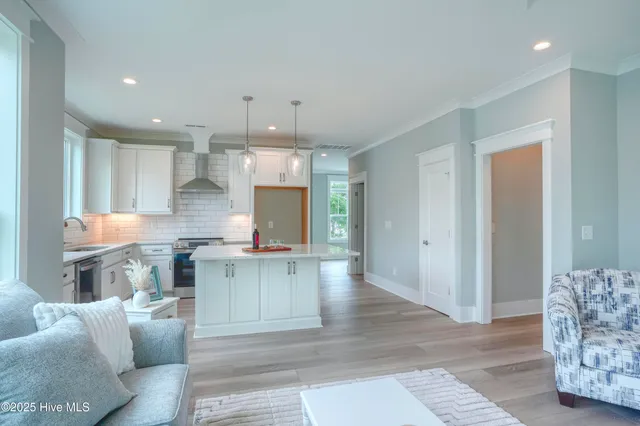 $799,000 | 64 Pier Vw Court, Hampstead, NC 28443