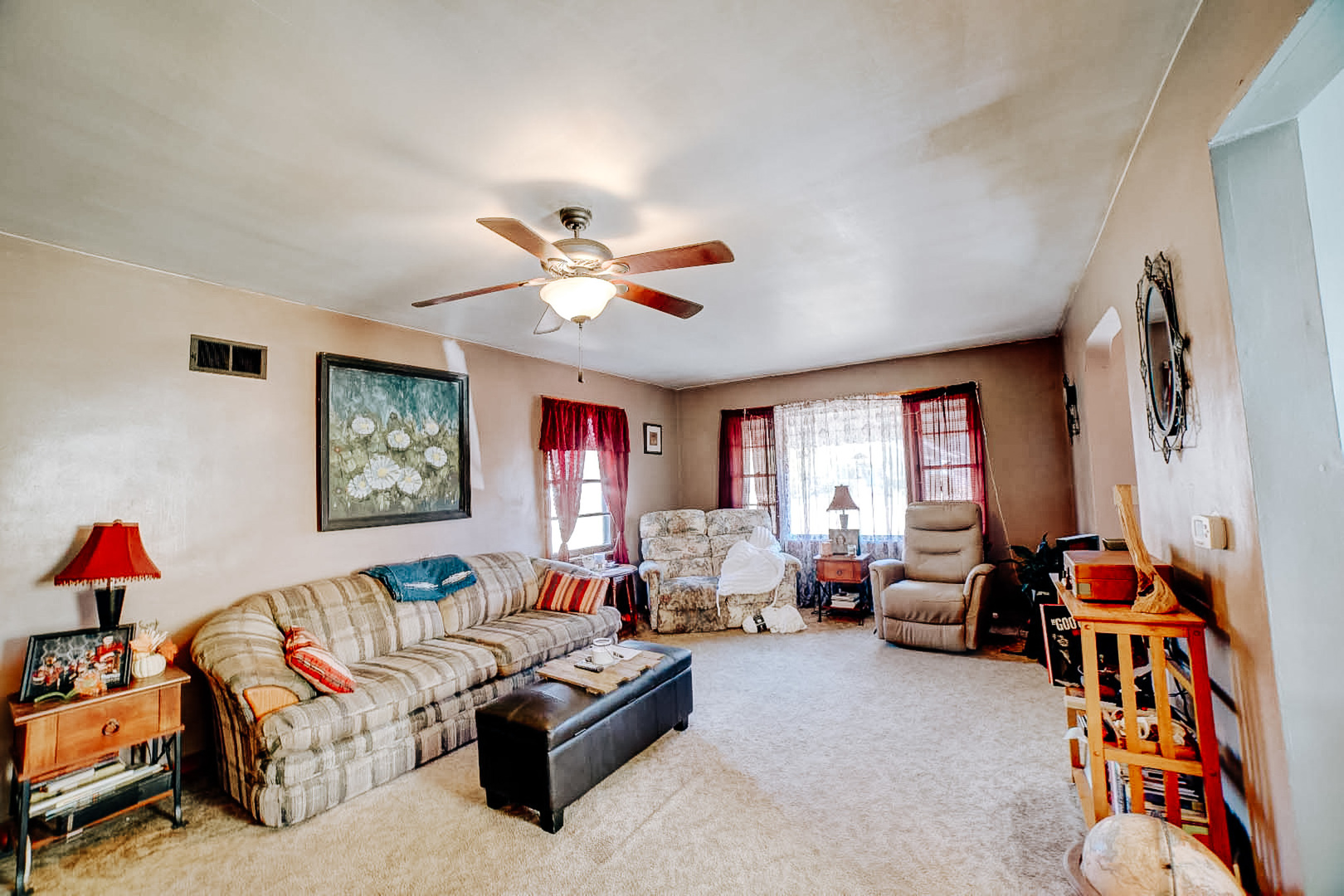 615 South 5th Street Watseka, IL 60970 - Photo 12 of 26 a living room with furniture workspace and a window