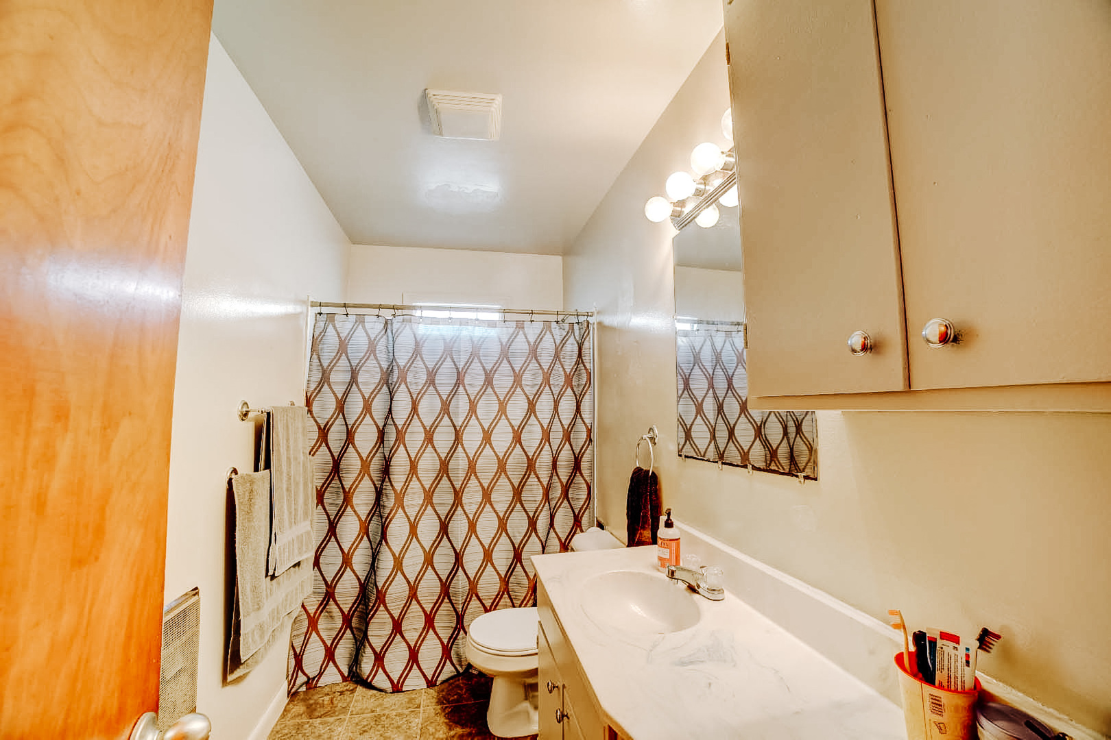 615 South 5th Street Watseka, IL 60970 - Photo 20 of 26 a bathroom with a sink and a mirror