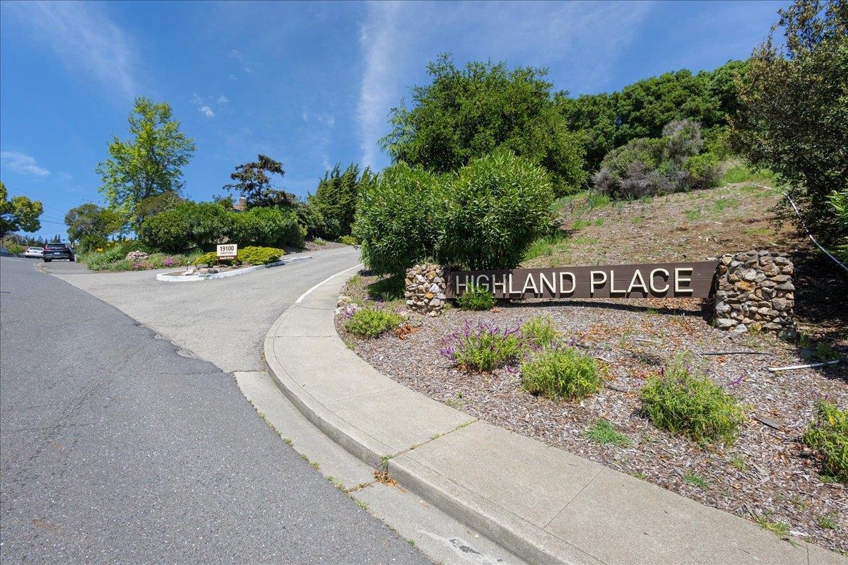19100 Crest Avenue, Unit 15 Castro Valley, CA 94546 - Photo 32 of 33 a street sign on the side of the road