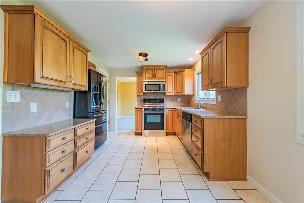 349 Hemlock Road Trafford, PA 15085 - Photo 7 of 25 Gallery Image 7