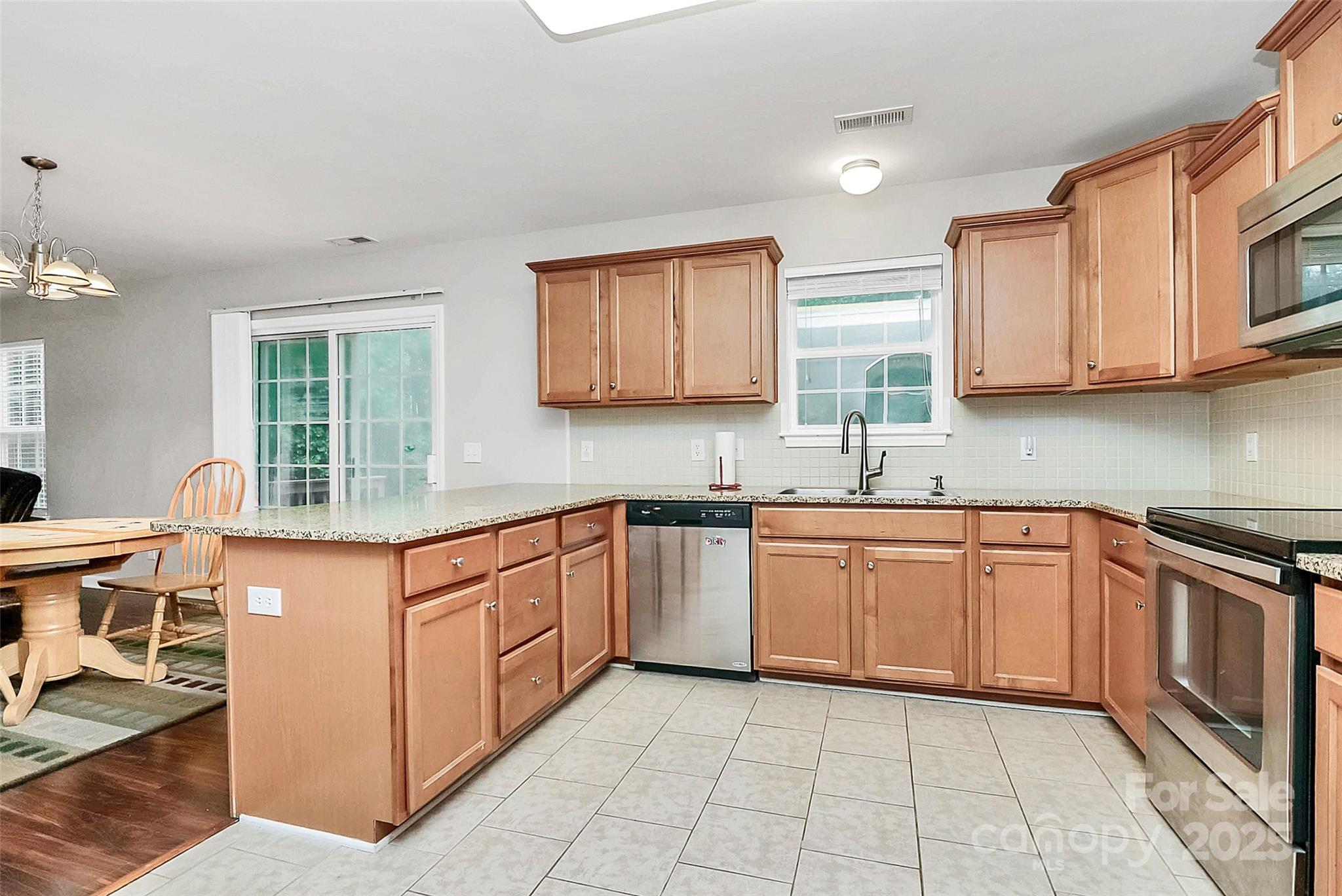 1300 Dunmore Court Clover, SC 29710 - Photo 7 of 37