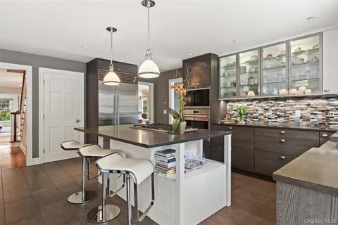 $2,250,000 | 21 Hemlock Hills, Chappaqua, NY 10514