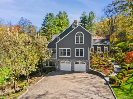 $2,250,000 | 21 Hemlock Hills, Chappaqua, NY 10514