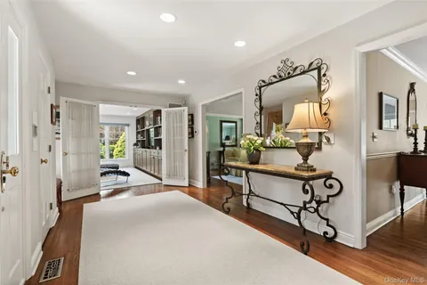 $2,250,000 | 21 Hemlock Hills, Chappaqua, NY 10514