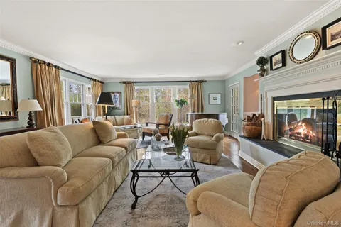 $2,250,000 | 21 Hemlock Hills, Chappaqua, NY 10514